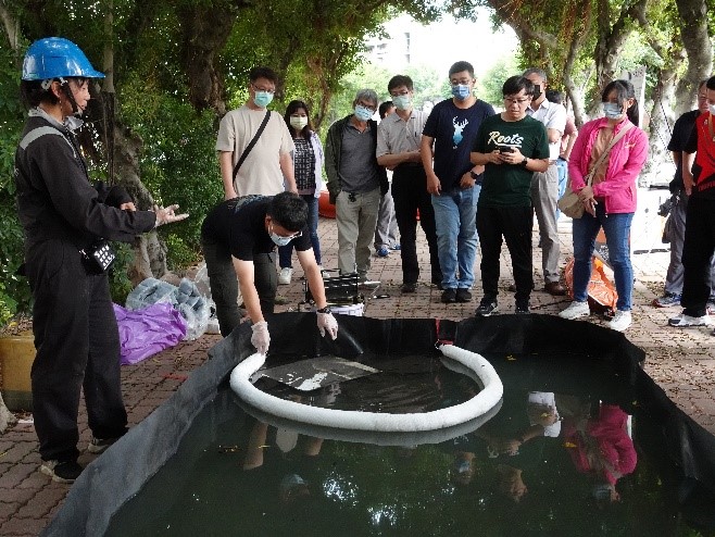 吸油棉索及片狀吸油棉之移除油污實作