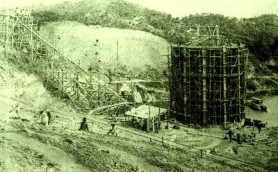 The picture shows the water inlet tower at the reservoir when it was under construction