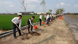 The Director-General, CHIMEI Corporation's Vice President Chen Shi-Xian, and 52 employees participat