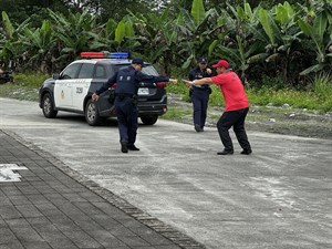 Police officers arrest arsonist