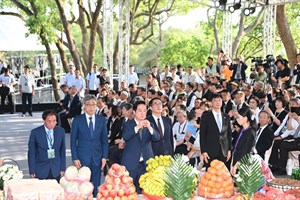 Public memorial service for civil engineer Yoichi Hatta.