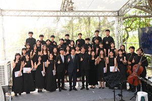 Remembering Yoichi Hatta with choir performances and a tribute video.