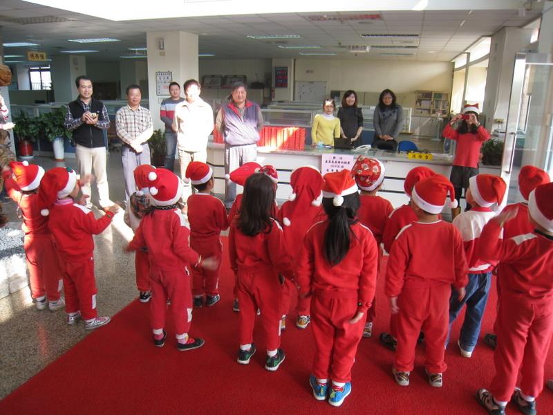 真善美幼稚園小朋友報佳音