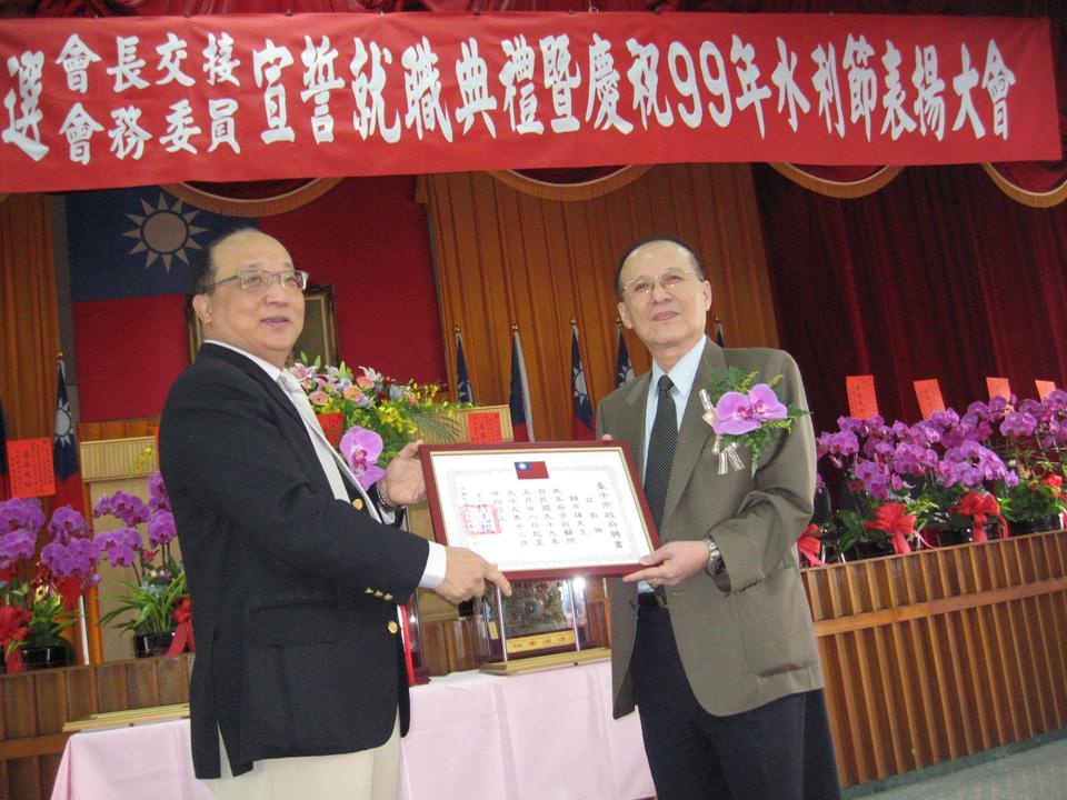 台中農田水利會於99年6月1日上午8時40分於該會5樓禮堂辦理第3屆直選會長暨會務委員就職及交接典禮