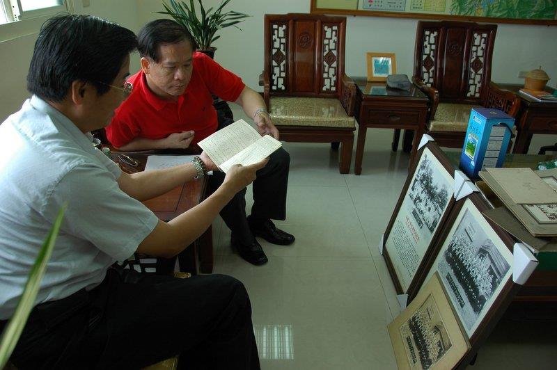 致贈土城公學校老照片予土城國小
