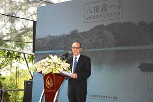 圖2-農委會陳副主委添壽說明嘉南大圳係需大魄力將15萬公頃看天田變成良田之重大建設