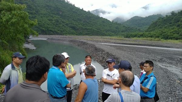 立法委員周春米建議案履勘及績優水利小組長在農民節大會接受表揚
