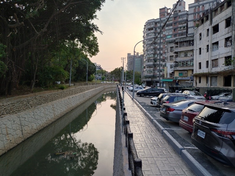 汀甫圳複式斷面及壓花地坪步道