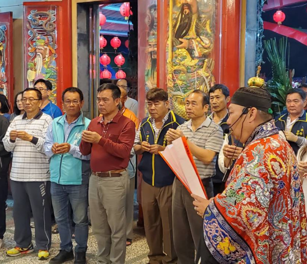 今年陽曆為2月15日為李公聖誕千秋，黃會長應該宮禮俗，率工作站長、主管陪同參加祝壽典禮
