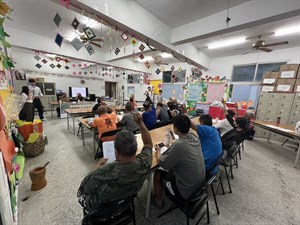 當地農民一同參與羅娜地區灌溉系統工程討論事宜