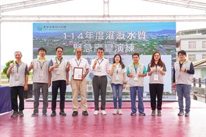 圖5 頒發感謝狀予農水署高雄管理處參演同仁及合影留念