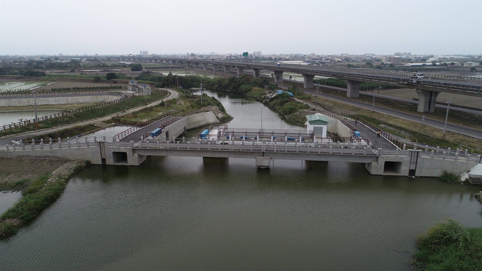荷苞嶼制水閘上游側