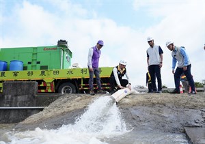 圖3、抽取北勢溪水源協助農民整田