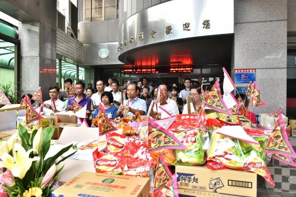 一年一度中元節將屆，由首長率組室主管及全體員工參加祭拜祈求風調雨順、會務順暢