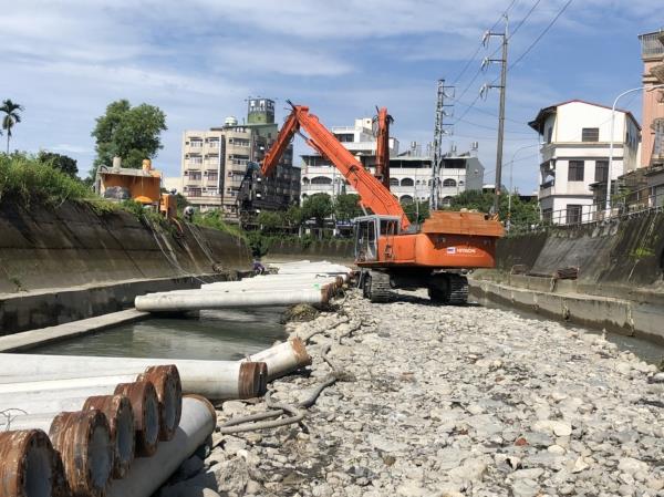 辦理107年度「前瞻基礎建設水環境計畫」之「永安圳制水門改善工程」，本案目前施工中。