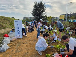圖5、安聯人壽攜手農田水利署深耕在地，共創綠色永續新願景