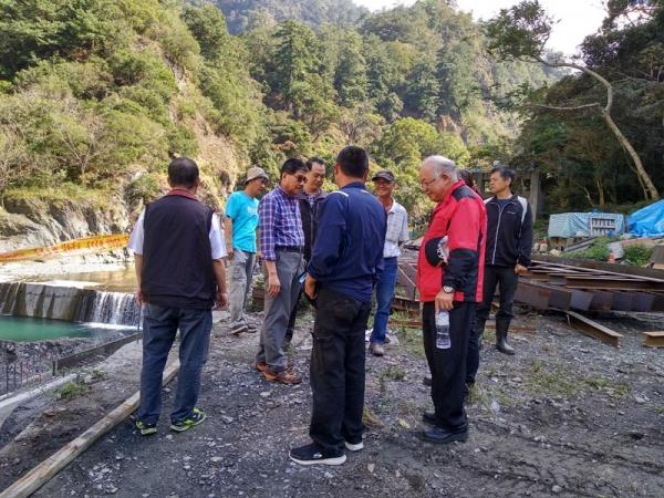 視察能高大圳復建工程
