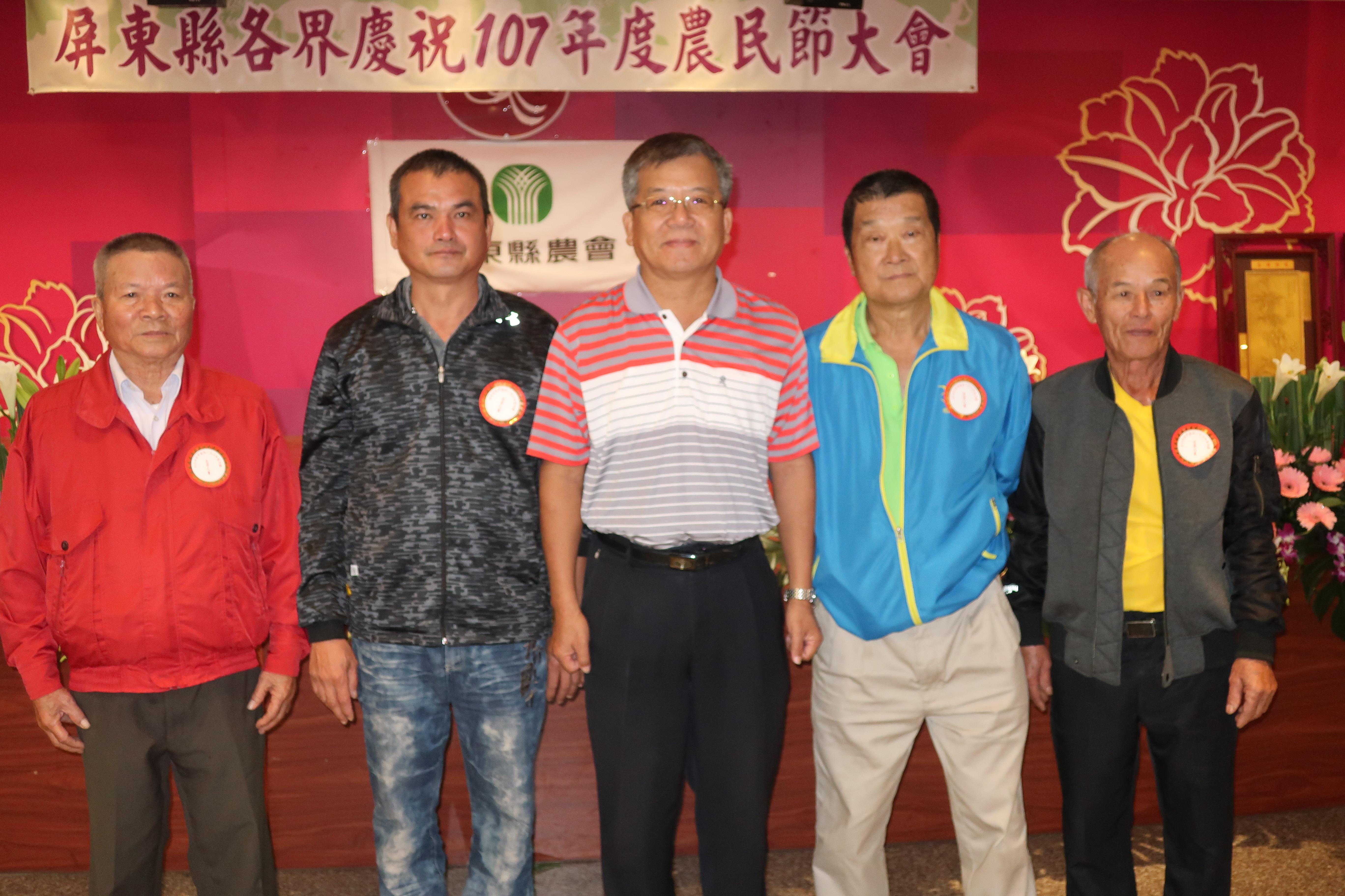 協助農田水利有功水利小組長應邀參加農民節大會接受表揚