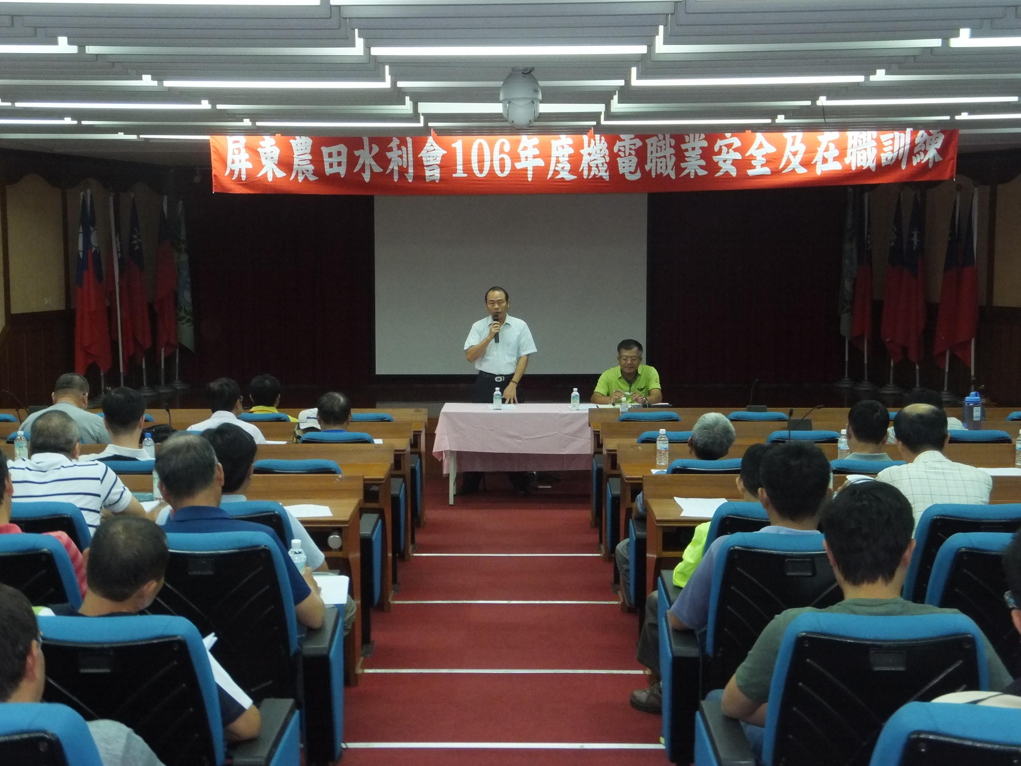 宜蘭農田水利會許會長南山於7月16日下午，率所屬各組室主管及工程人員等一行蒞會參訪，本會黃會長率主管們陪同前往來義鄉參觀二峰圳渠首工整修工程