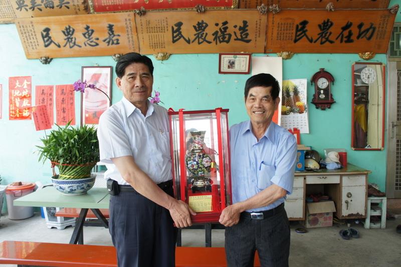 頒發榮任農會理、監事紀念獎座