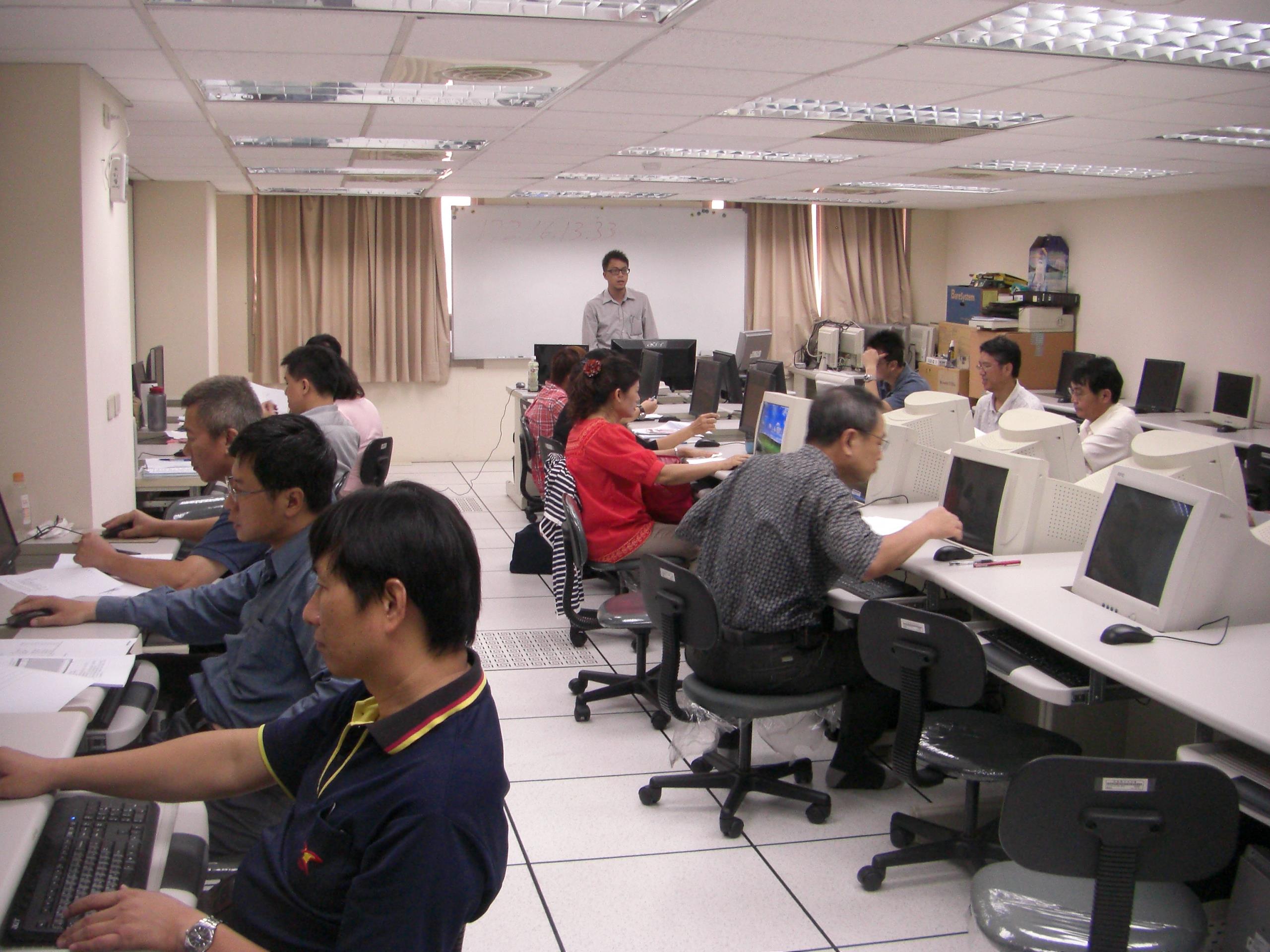 應用製圖軟體AutoCAD2012教育訓練